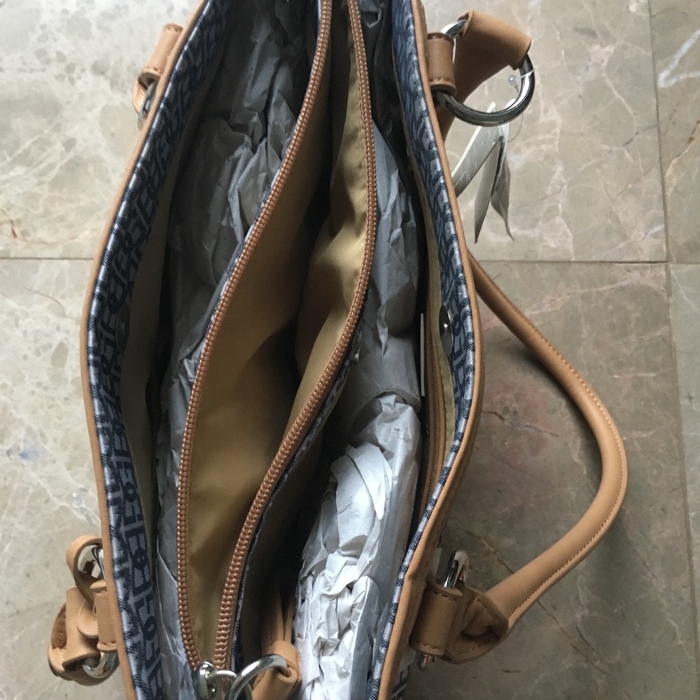 Giani Bernini Signature Annabelle Handbag. - Picture 4 of 5